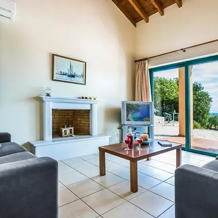 Villa Sleeps 6 Air Con Wifi
