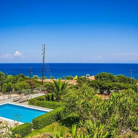 Villa Sleeps 6 Air Con Wifi *