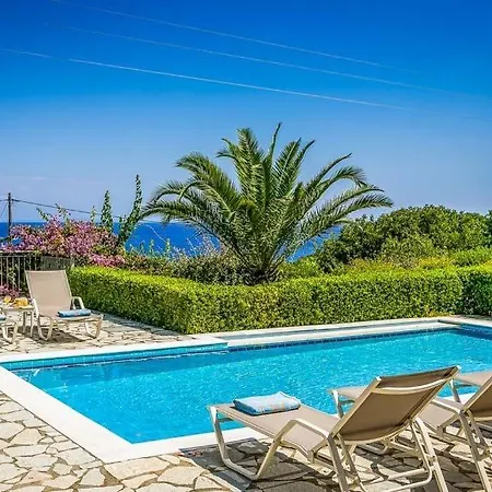 Sleeps 6 Air Con Wifi Villa