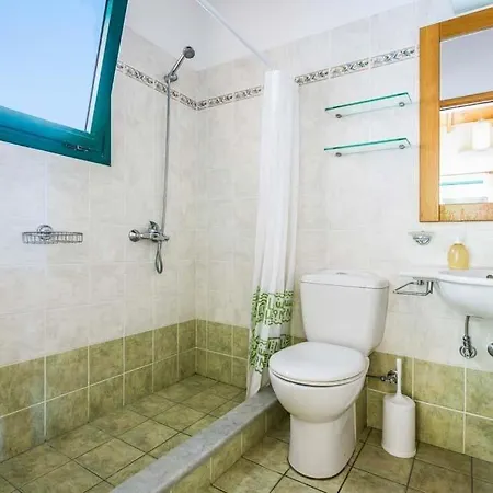 Villa Sleeps 6 Air Con Wifi