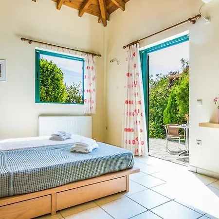 Villa Sleeps 6 Air Con Wifi