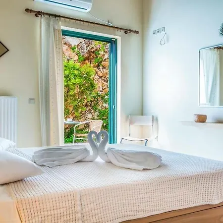 Sleeps 6 Air Con Wifi * Annináta