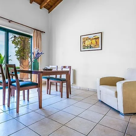 Sleeps 6 Air Con Wifi *
